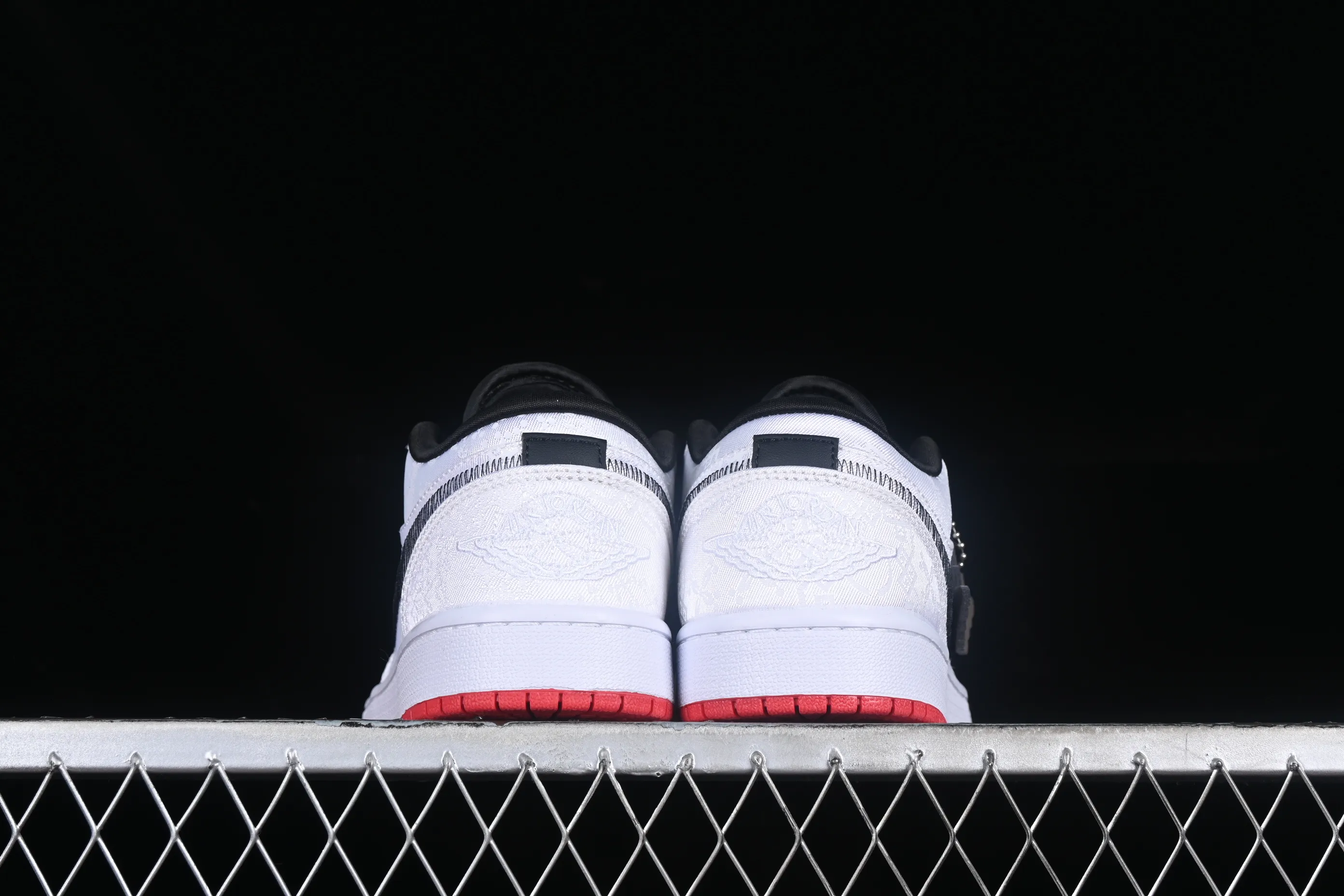All categories Air Jordan Jordan series basketball shoes Air Jordan 1 Low Z version CLOT x Air Jordan 1 Low "Fearles" AJ1 Joe 1 white silk low-top cultural casual sneakers CU2804-100